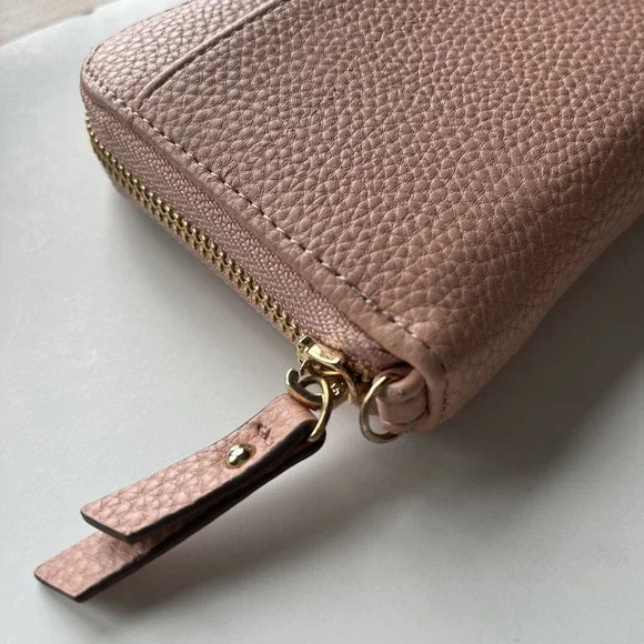 ✅SOLD Anne Klein Wallet Pale Pink Zip Around Gold Bow Pebble Texture - Picture 8 of 8